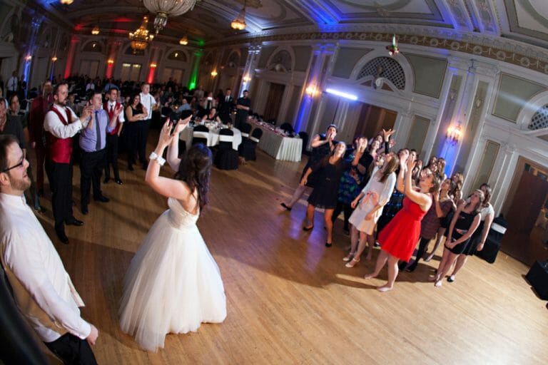 Top 25 Bouquet Toss Songs for fun wedding receptions